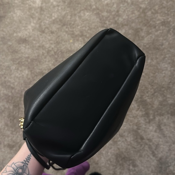 Steve Madden Dumpling Crossbody Bag - Picture 10 of 10